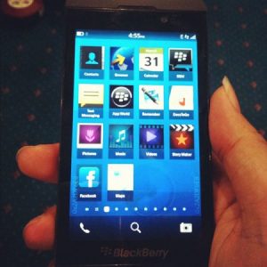 BlackBerry 10 L-Series captado por la cámara, muestra la pantalla de inicio