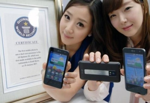 Guinness-Records-certifica-el-Optimus-2X-como-primer-smartphone-dual-core-del-mundo 