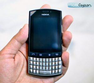 Revisión de Nokia Asha 303: teléfono con funciones de fantasía