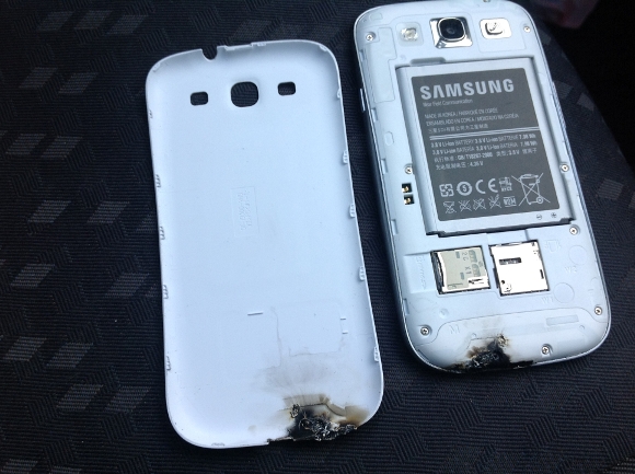 Galaxy S III se quema como una galleta y se derrite debido al sobrecalentamiento
