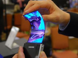 Samsung lanzará teléfonos con pantallas flexibles el próximo año