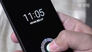 Este video muestra el escáner de huellas dactilares en pantalla en acción en el supuesto Xiaomi Mi 8