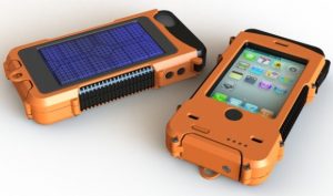 ¿Qué tal una funda de refuerzo de batería súper resistente, impermeable y con energía solar para su iPhone?